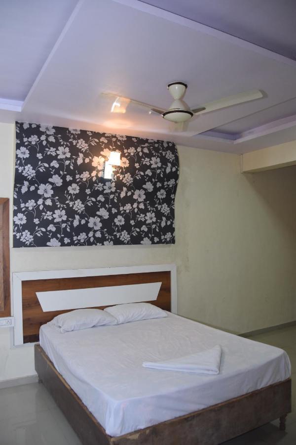 Hotel Riviera Residency Thane Zewnętrze zdjęcie