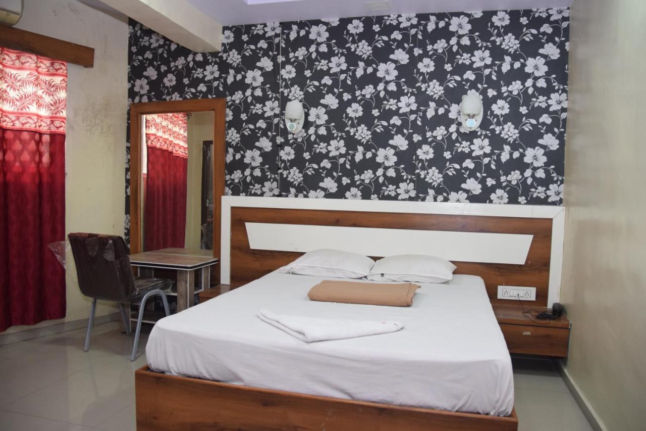 Hotel Riviera Residency Thane Zewnętrze zdjęcie
