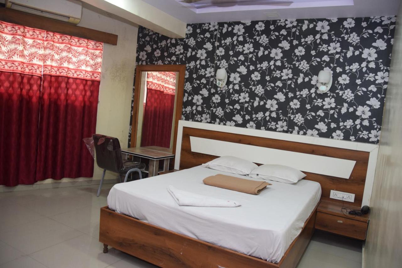 Hotel Riviera Residency Thane Zewnętrze zdjęcie