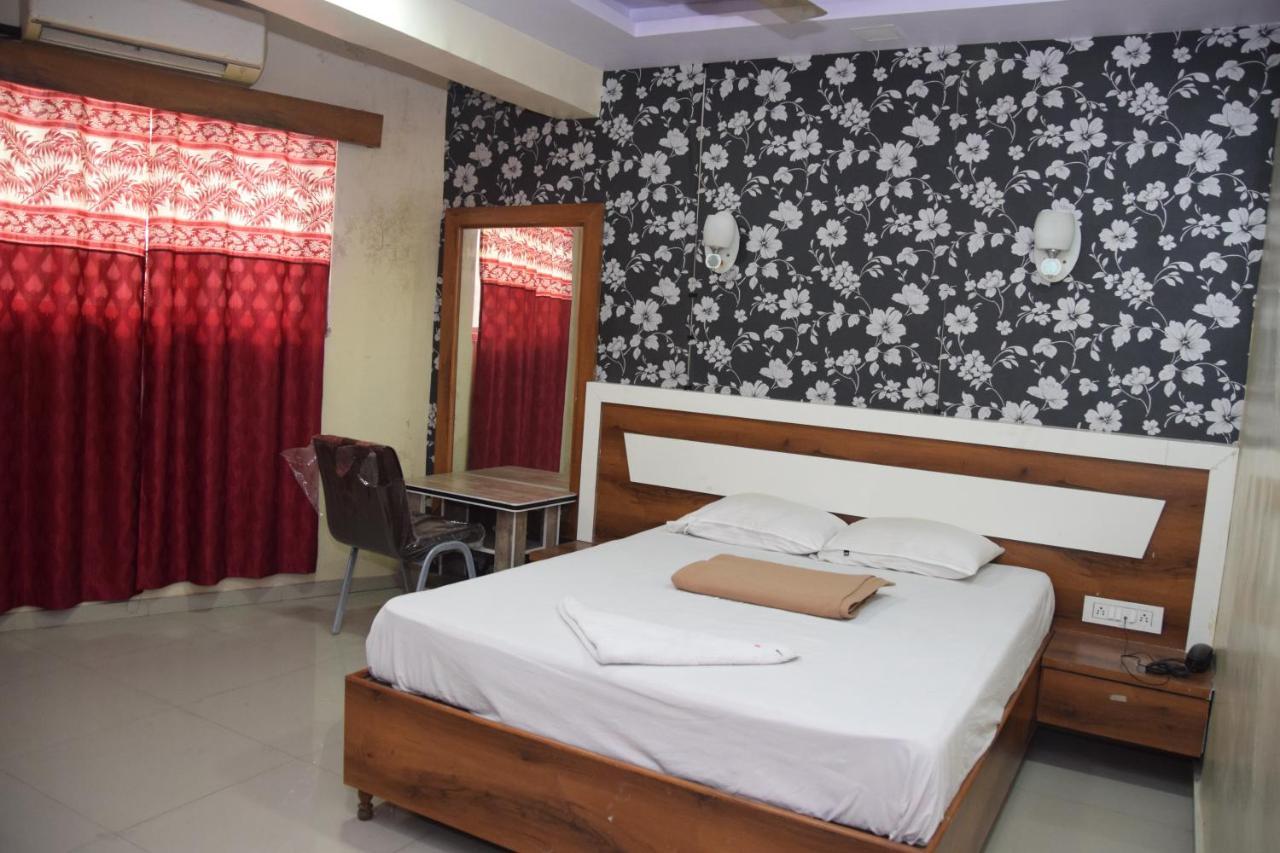 Hotel Riviera Residency Thane Zewnętrze zdjęcie
