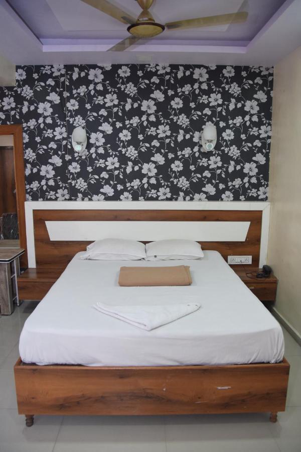 Hotel Riviera Residency Thane Zewnętrze zdjęcie