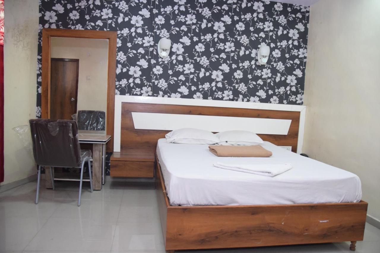 Hotel Riviera Residency Thane Zewnętrze zdjęcie
