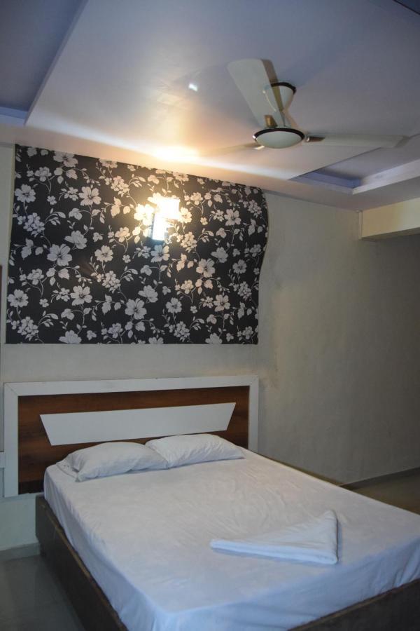 Hotel Riviera Residency Thane Zewnętrze zdjęcie