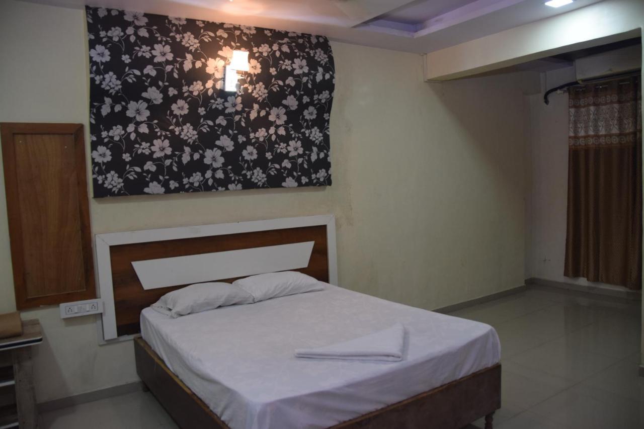 Hotel Riviera Residency Thane Zewnętrze zdjęcie