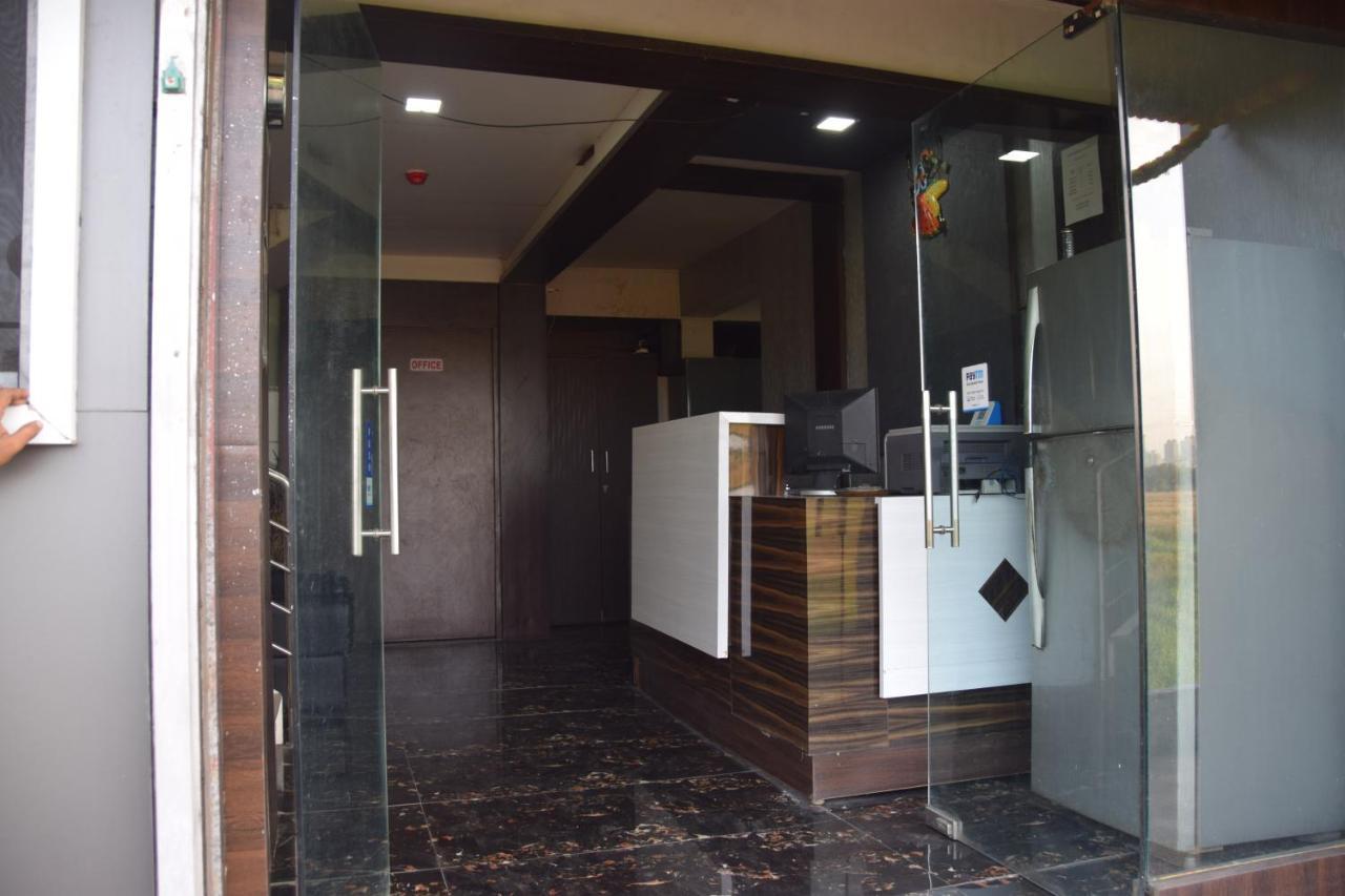 Hotel Riviera Residency Thane Zewnętrze zdjęcie