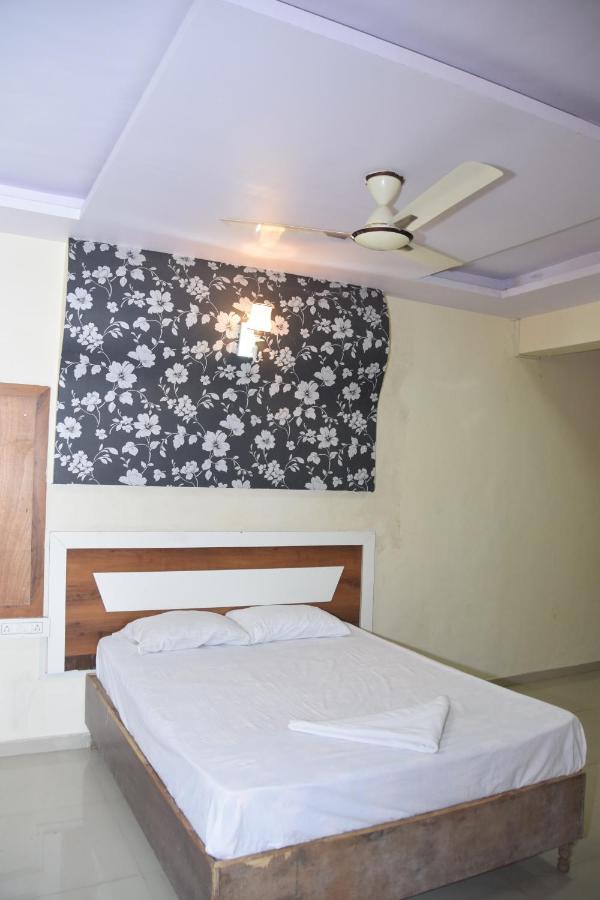 Hotel Riviera Residency Thane Zewnętrze zdjęcie