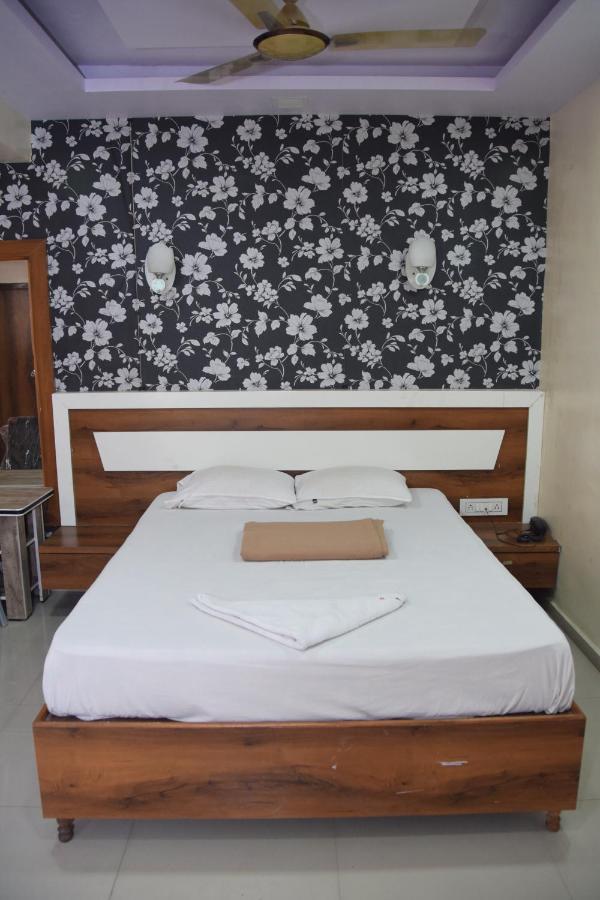 Hotel Riviera Residency Thane Zewnętrze zdjęcie