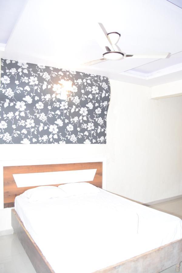 Hotel Riviera Residency Thane Zewnętrze zdjęcie