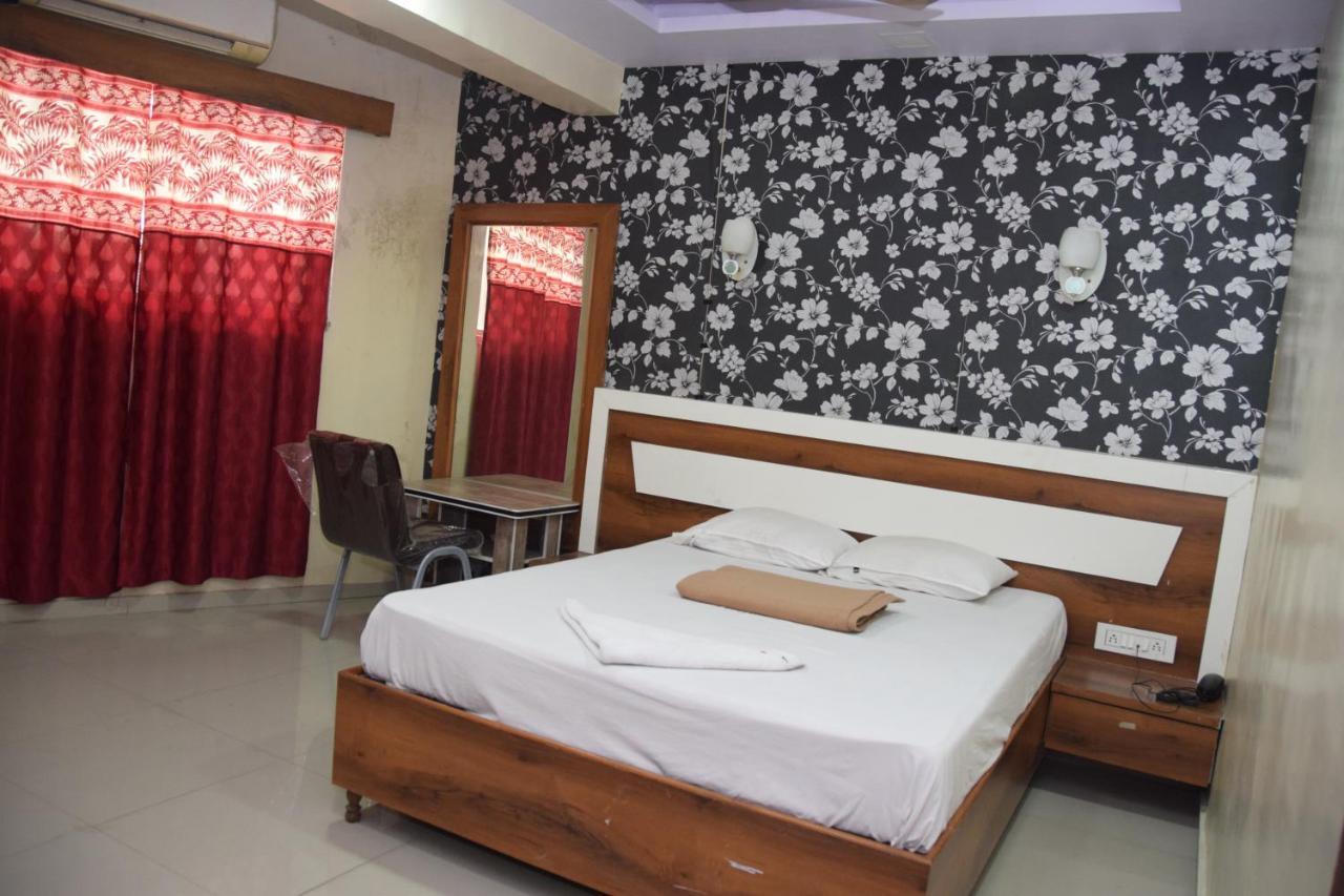 Hotel Riviera Residency Thane Zewnętrze zdjęcie